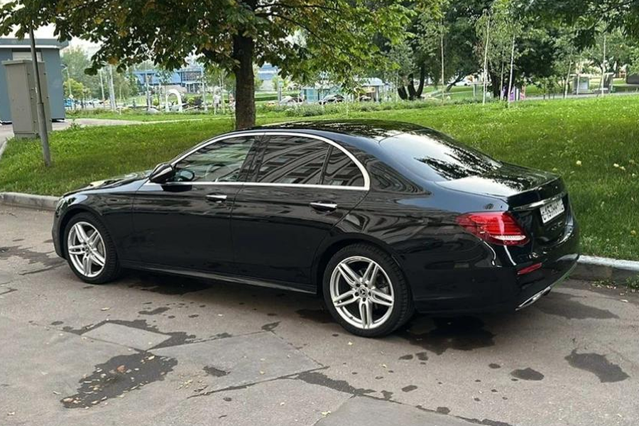 Mercedes-Benz E-Class3