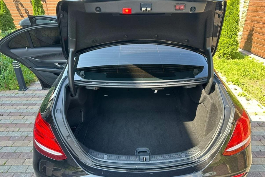 Mercedes-Benz E-Class9