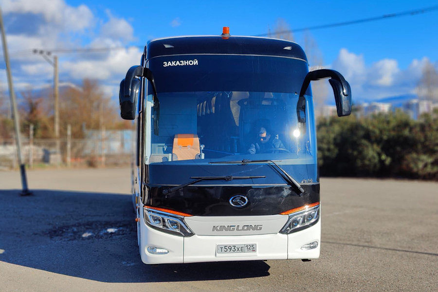 Yutong ZK6122H9 front