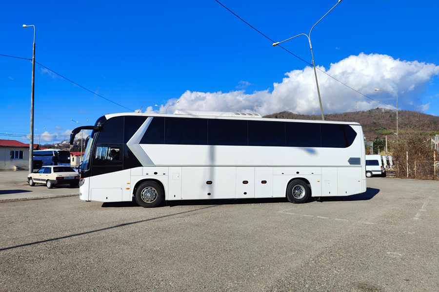 Yutong ZK6122H9 side