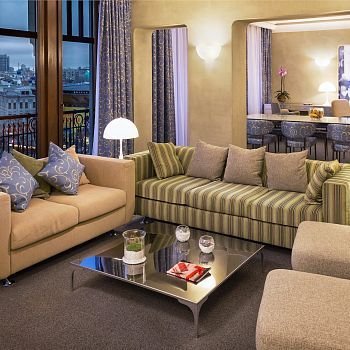 17b164ea0c8d1f47a0f51015beff56ba