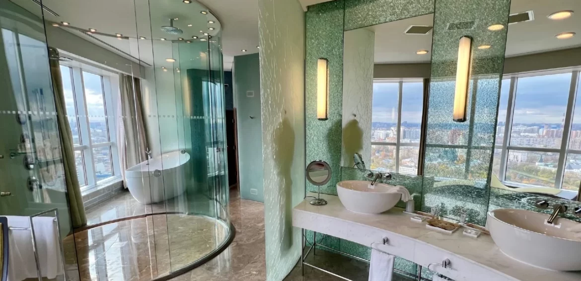 presidential-suite-in-swissotel-moscow-krasnye-holmy-bathroom-1170x566