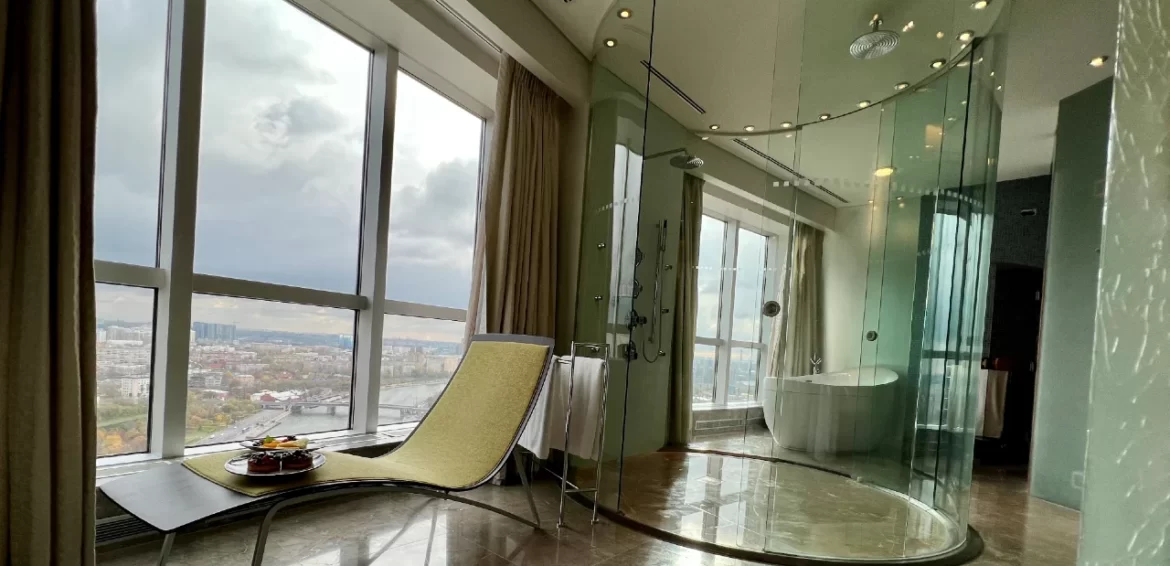 presidential-suite-in-swissotel-moscow-krasnye-holmy-bathroom-shower-1170x566