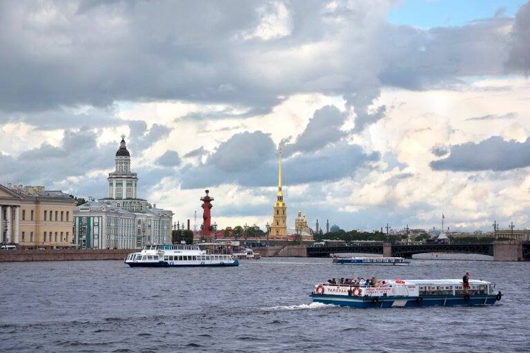 2018 SPb Great Neva Pleasure boats 01.jpg