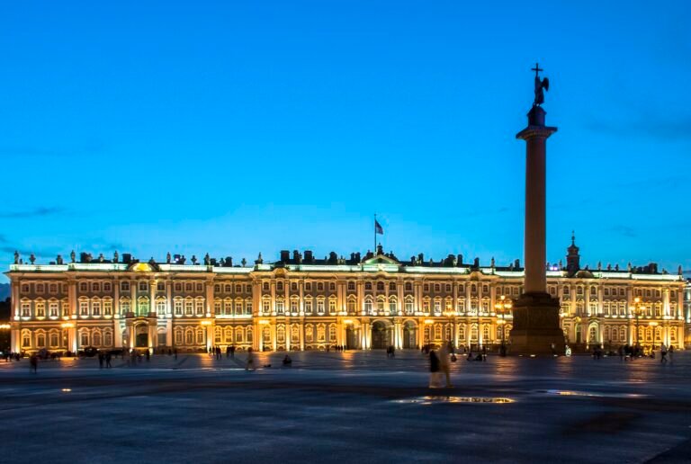 Palace Square, Hermitage Museum - panoramio.jpg